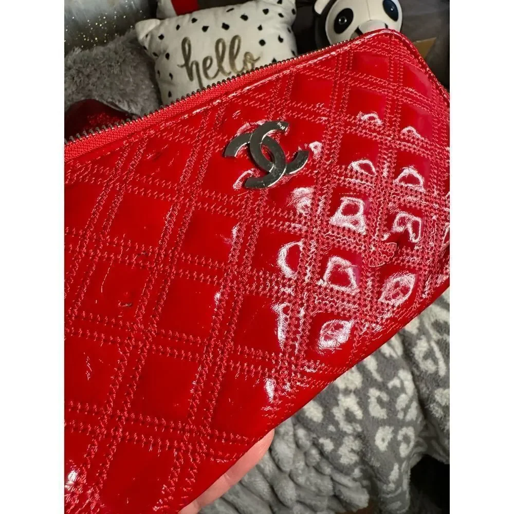 Pyramid embossed patent leather wallet red